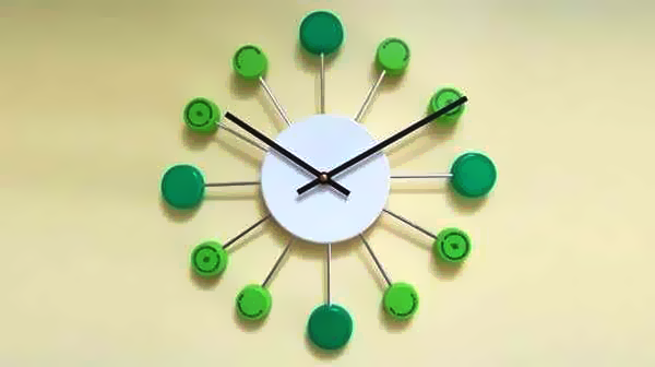 Bottle cap timepieces:

The best way to put your plastic #bottlecaps to use!  This timepiece like any other, shows time but what makes it different is how the components are put together to make it. 

#Reuse #PlasticCaps #Plastic